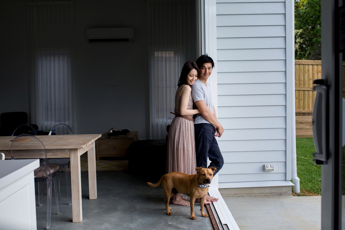 ENGAGEMENT-at-home-Brisbane-photographer_quincenmulberry_0001